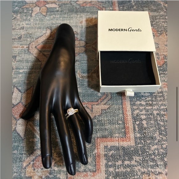 NIB MODERN GENTS Set of 2 Rings The Evermore Gold Wedding/ Engagement Set - Sz 7 - Picture 4 of 13